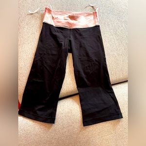 Lululemon Athletica pink black crop leggings size small